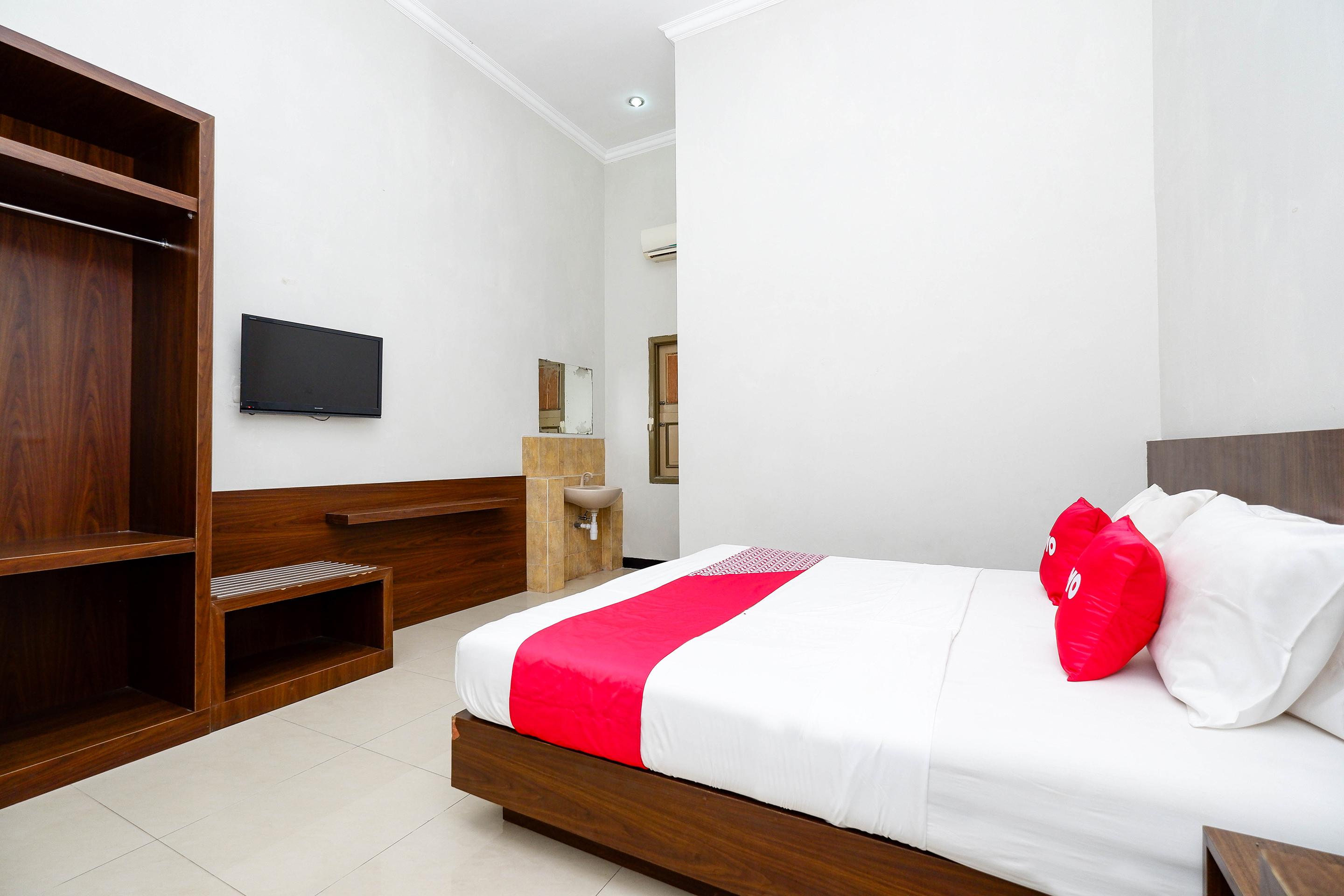 Oyo 2436 Kencana Hotel Tegal (Central Java)
