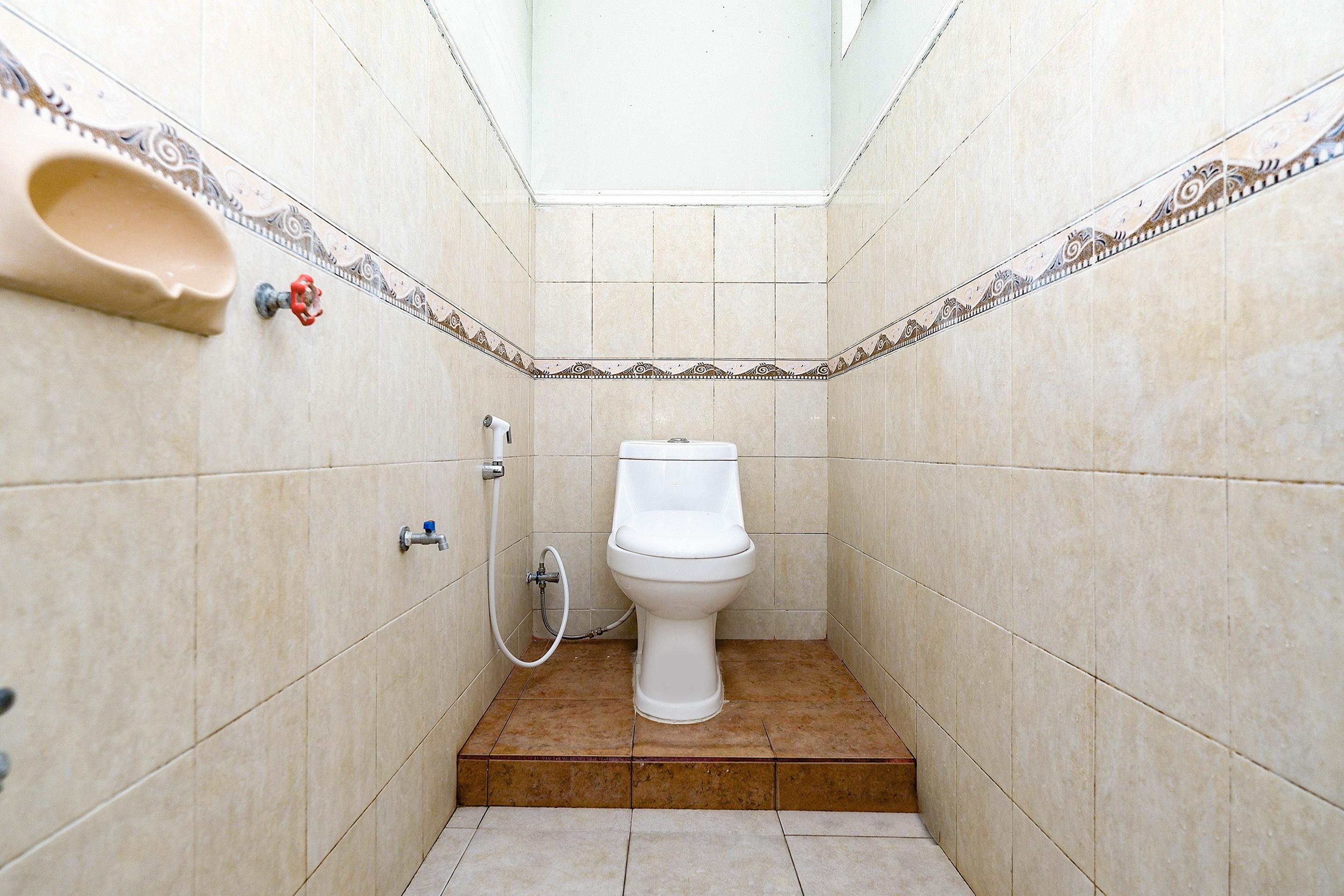 Oyo 2436 Kencana Hotel 2*