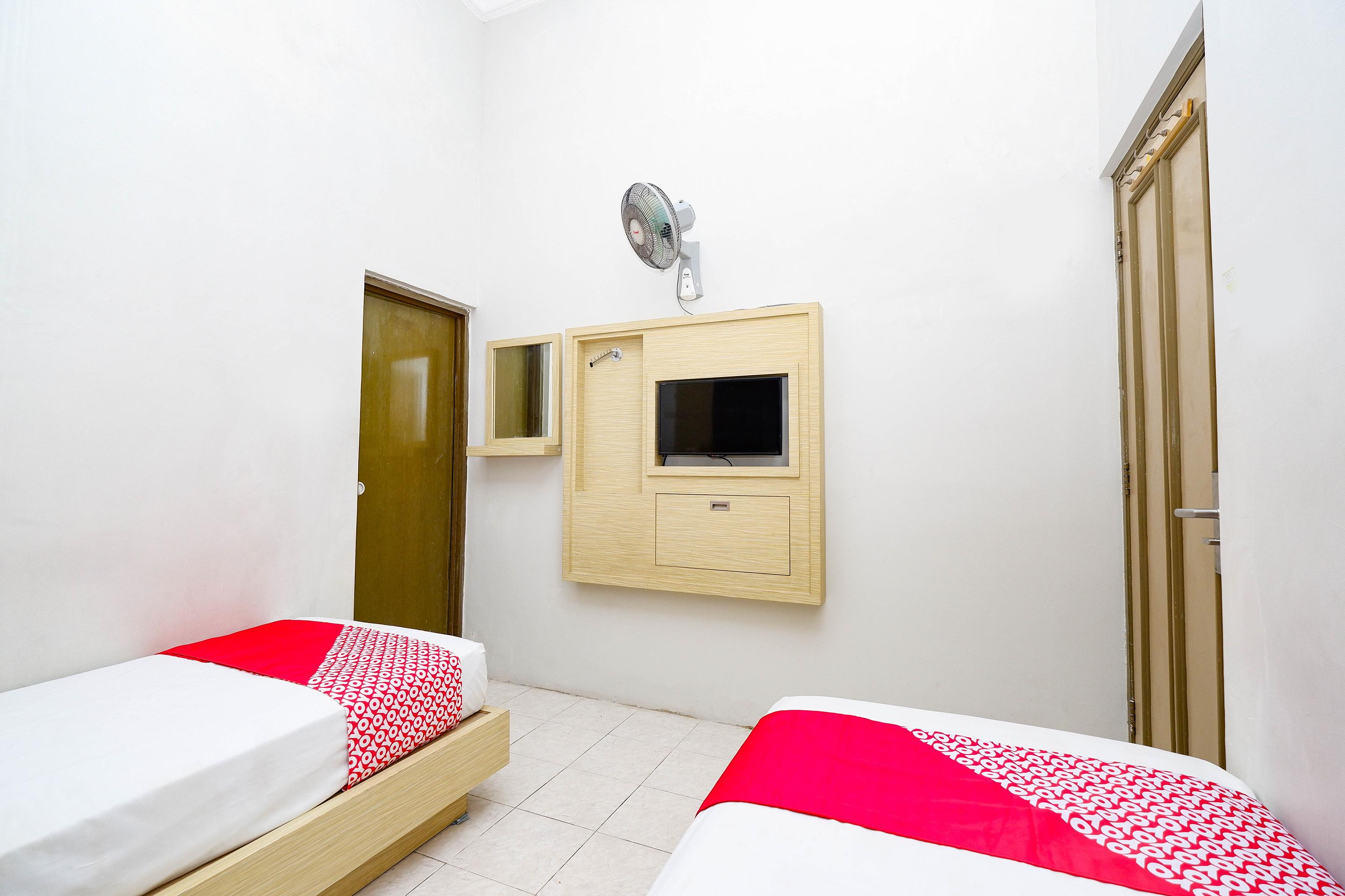 Hotel Oyo 2436 Kencana Tegal (Central Java)