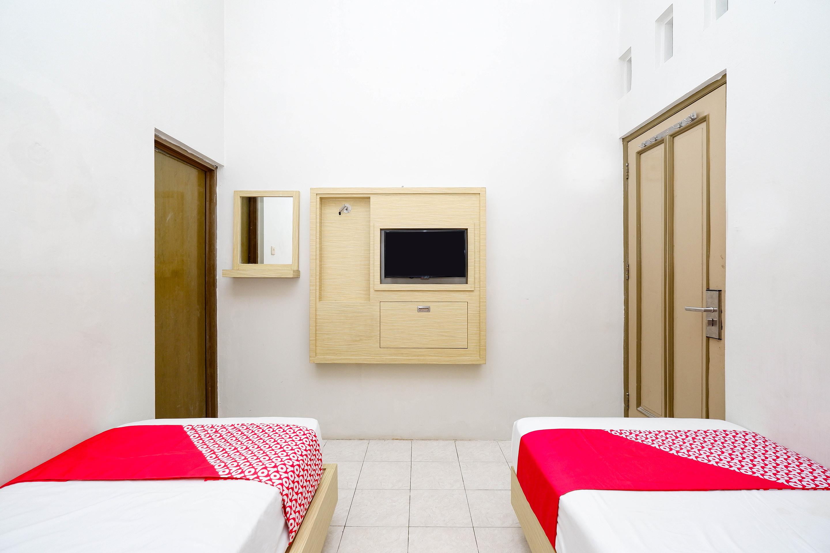 Hotel Oyo 2436 Kencana Tegal (Central Java)