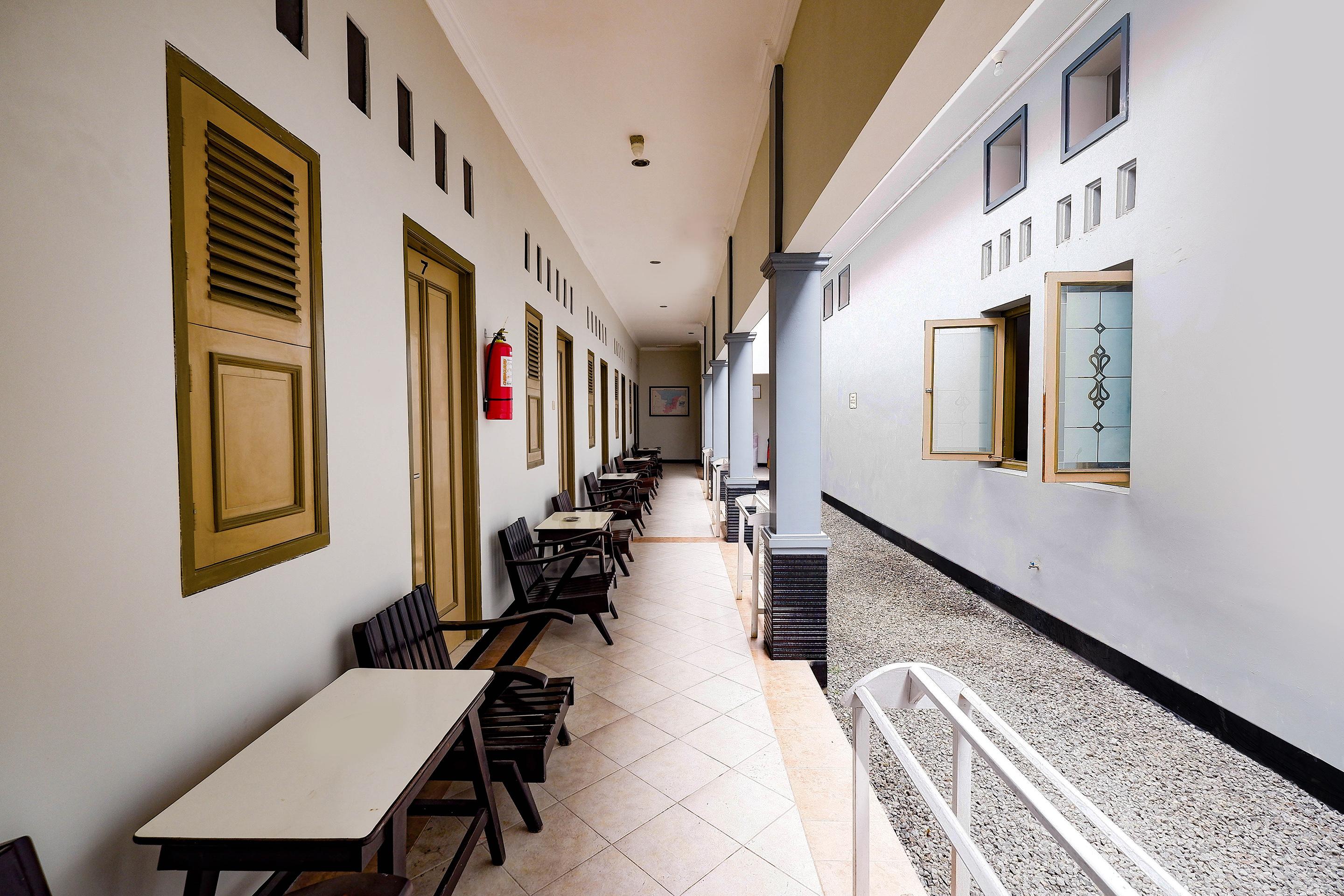 Hotel Oyo 2436 Kencana Tegal (Central Java)