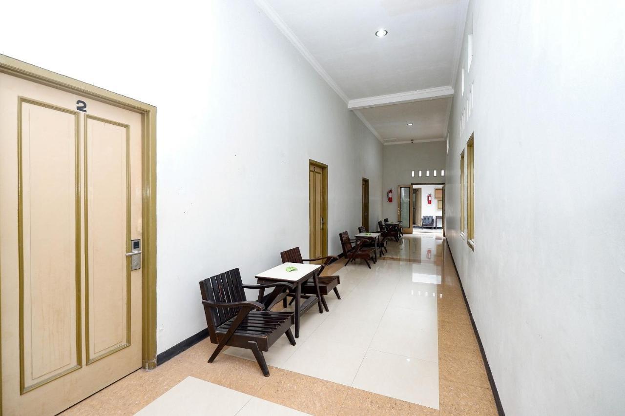 Hotel Oyo 2436 Kencana Tegal (Central Java)